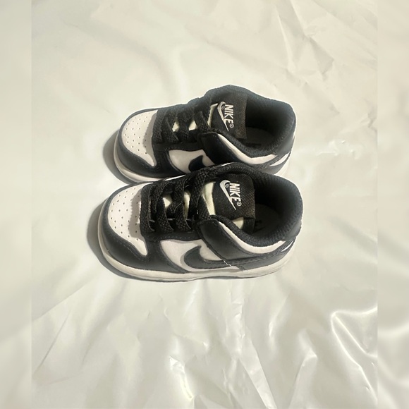 Baby low top NIKE Dunks - Picture 3 of 3